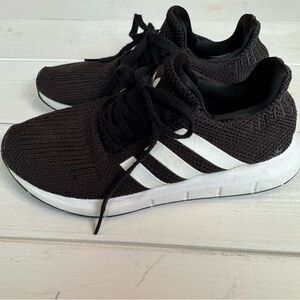ADIDAS Swift Run Women’s Black and White Sneakers